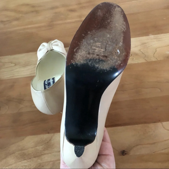 Stuart Weitzman Vintage Cream Bow Peep Toe Heels - Picture 7 of 7